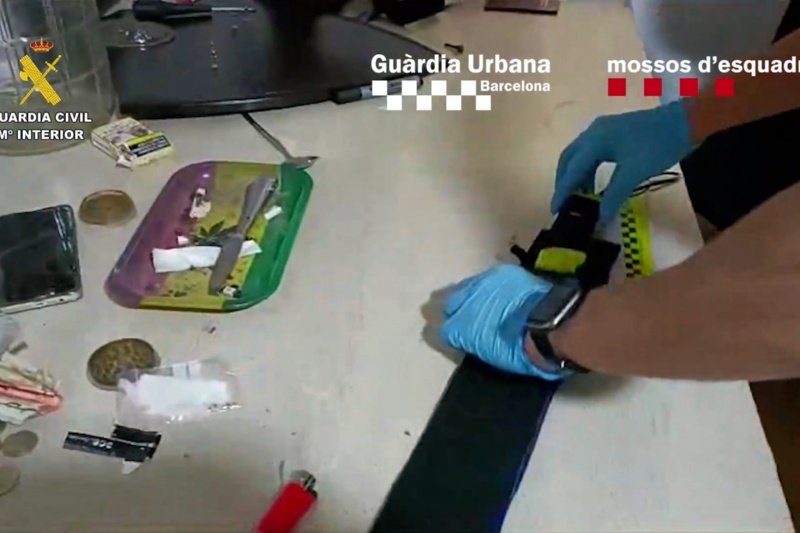 Desarticulada en Barcelona una organización criminal juvenil de inspiración grupal latina, multidelictiva y violenta, dedicada al tráfico de drogas e implicada en agresiones con armas blancas, robos y estafas bancarias