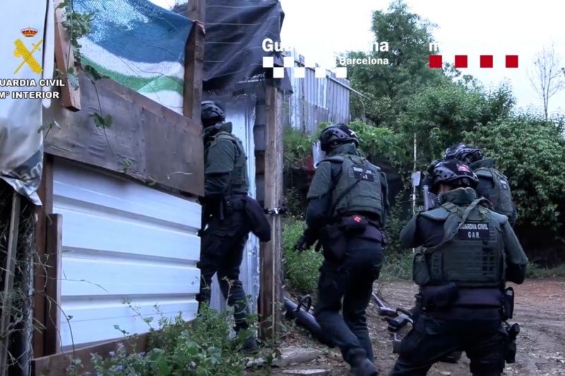 Desarticulada en Barcelona una organización criminal juvenil de inspiración grupal latina, multidelictiva y violenta, dedicada al tráfico de drogas e implicada en agresiones con armas blancas, robos y estafas bancarias