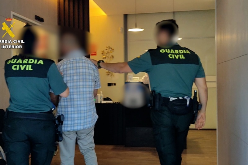 Detenida una persona por grabar con una cámara oculta imágenes intimas de sus inquilinos, clientes y trabajadoras