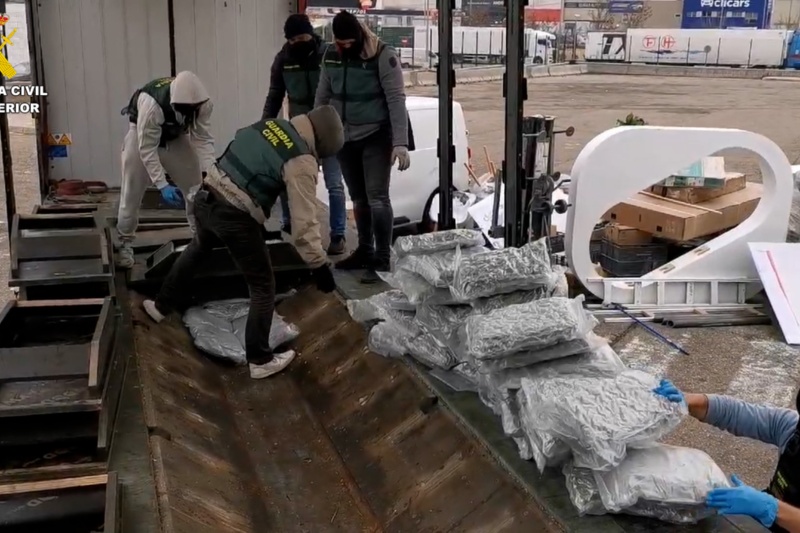 Desarticulada una organización delictiva dedicada al tráfico internacional de marihuana