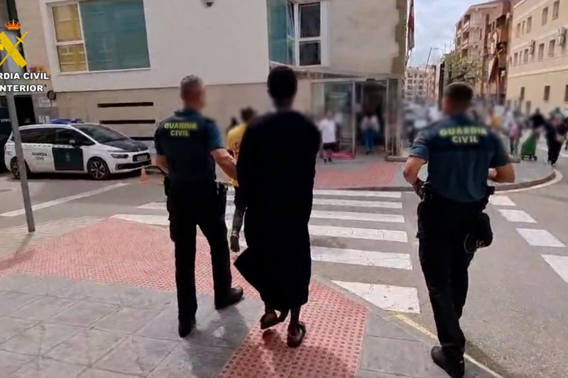 Detenidas 13 personas que practicaban amaños en procedimientos de contratación  de personas extranjeras para explotarlas laboralmente