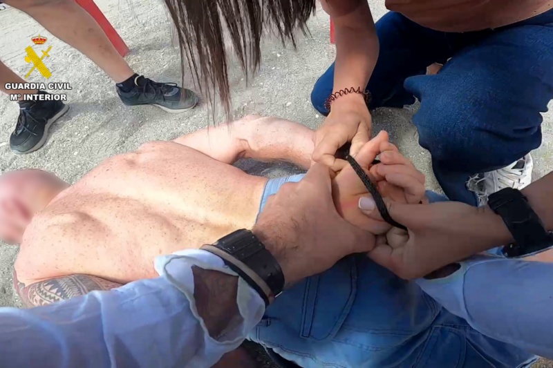 La Guardia Civil detiene en Nerja (Málaga) a un fugitivo escocés acusado de agredir sexualmente a dos mujeres