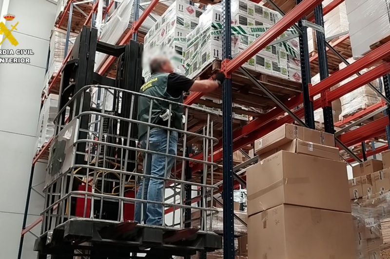 La Guardia Civil interviene 30 toneladas de gases “ecológicos” comercializados de forma fraudulenta