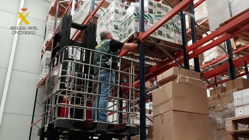 La Guardia Civil interviene 30 toneladas de gases “ecológicos” comercializados de forma fraudulenta