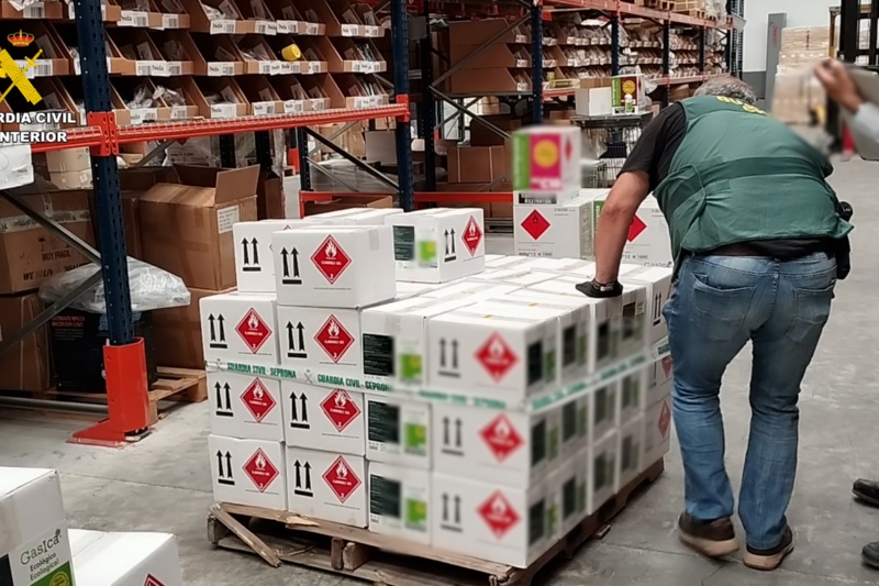 La Guardia Civil interviene 30 toneladas de gases “ecológicos” comercializados de forma fraudulenta