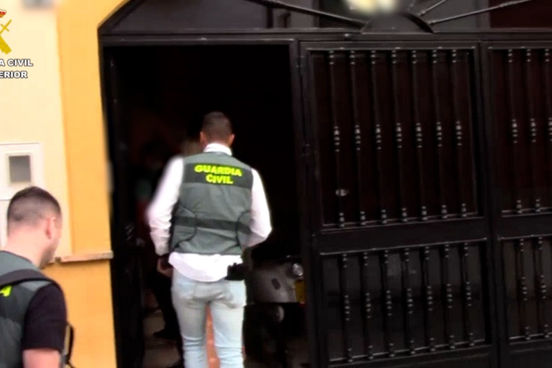 Tres detenidos por delitos de daños informáticos con fines terroristas