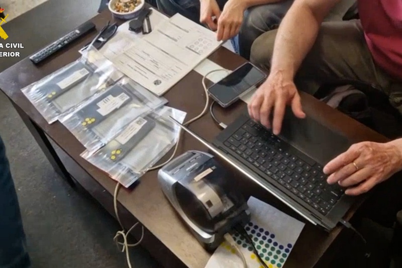 Tres detenidos por delitos de daños informáticos con fines terroristas