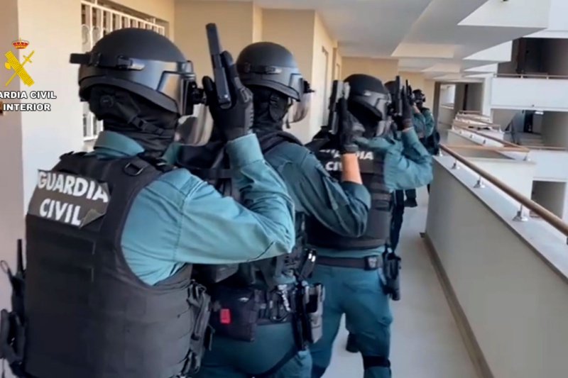 Dos detenidos por cometer medio centenar de robos en viviendas de lujo en Ibiza y Mallorca