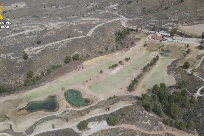 Investigado un empresario en Murcia por sustraer agua de pozos ilegales para regar un campo de golf de un resort