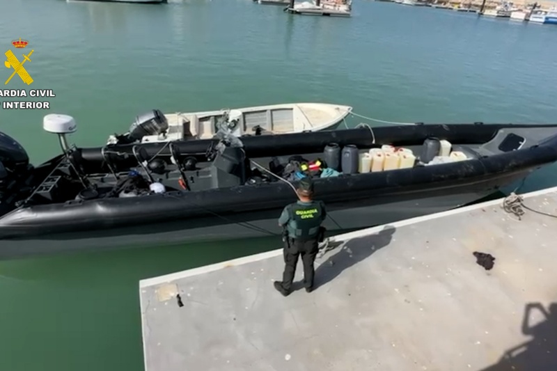 Cinco toneladas de hachís intervenidas y cuatro personas detenidas en la desembocadura del río Guadalquivir