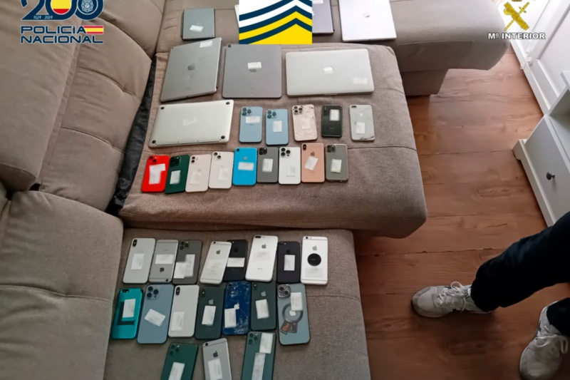 Desarticulada una red criminal internacional dedicada a desbloquear teléfonos móviles sustraídos y a robar la vida digital de las víctimas