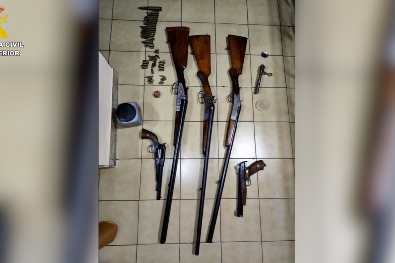 Desmantelada una trama de tráfico ilegal de armas y municiones en Jaén, Granada y Valencia