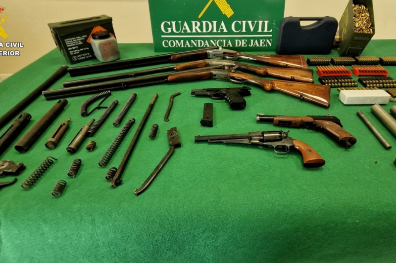 Desmantelada una trama de tráfico ilegal de armas y municiones en Jaén, Granada y Valencia
