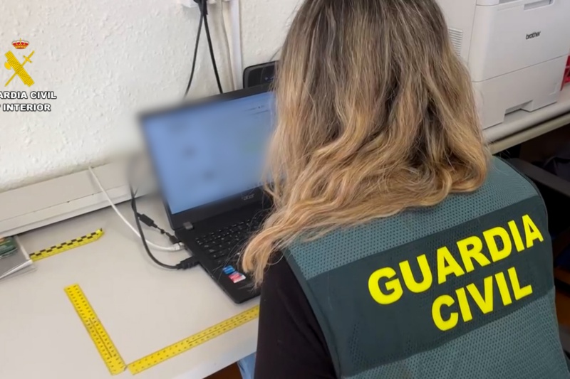 Detenida una persona por acosar a través de las redes sociales a 19 víctimas