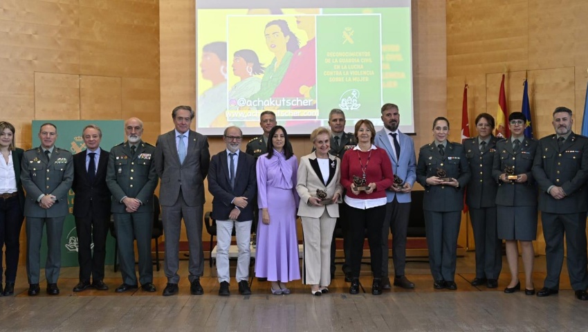 Mercedes González entrega los reconocimientos de la Guardia Civil por la lucha contra la violencia sobre la mujer
