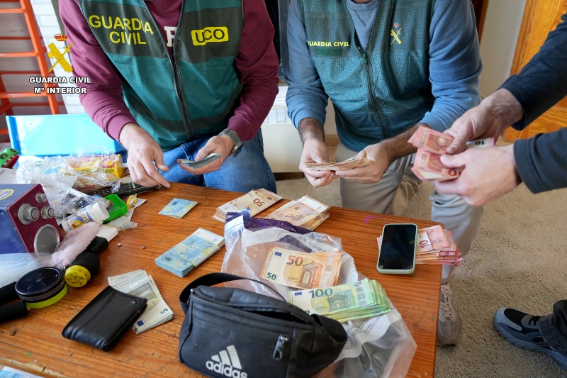 Siete detenidos por el robo de cajeros automáticos mediante el uso de “camiones pluma” por toda la costa mediterránea