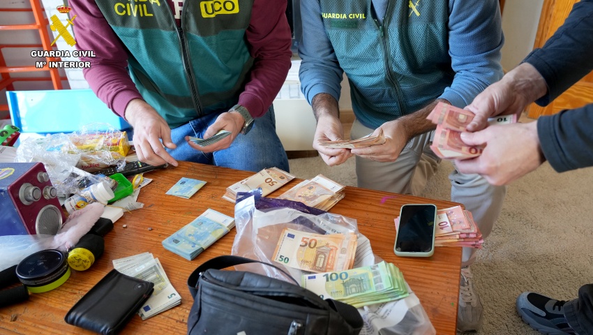Siete detenidos por el robo de cajeros automáticos mediante el uso de “camiones pluma” por toda la costa mediterránea