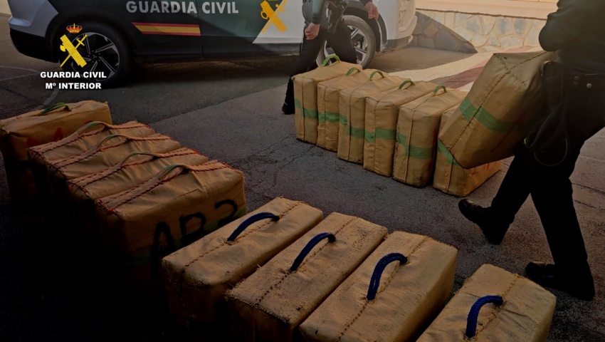 Incautada una tonelada de hachís en la costa de El Ejido (Almería)