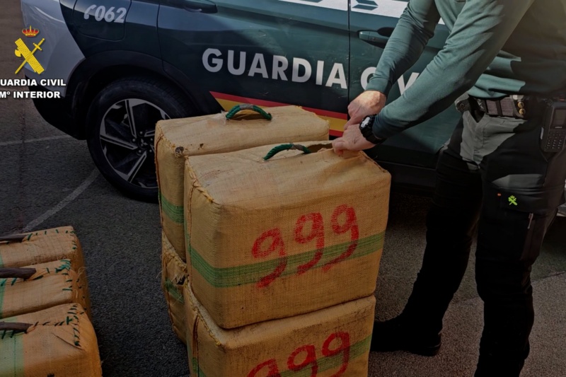 Incautada una tonelada de hachís en la costa de El Ejido (Almería)