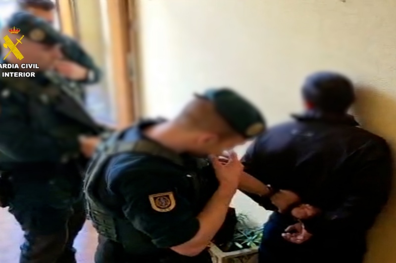 Desmantelada una banda de ladrones con más de 30 robos en comercios y viviendas de Cantabria