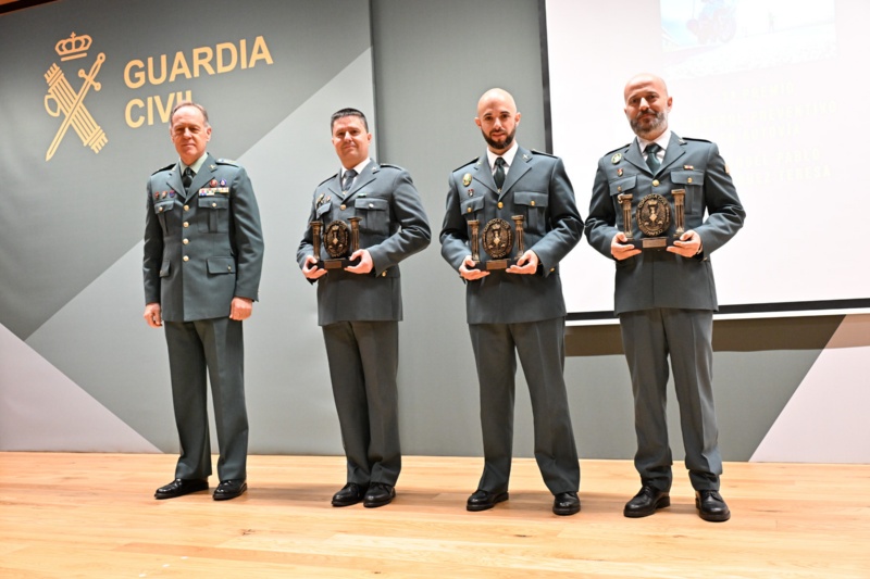 Mercedes González preside la entrega de los premios Guardia Civil 2024