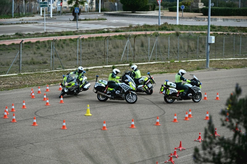 La directora general de la Guardia Civil, Mercedes González, visita la Escuela de Tráfico de Mérida