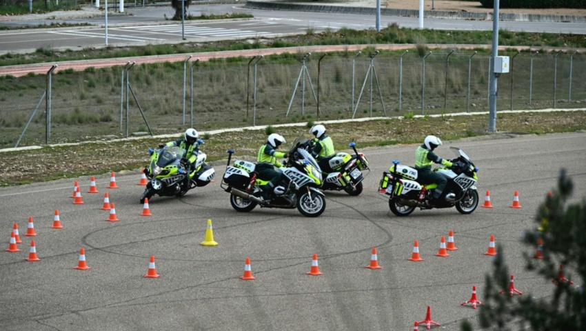 La directora general de la Guardia Civil, Mercedes González, visita la Escuela de Tráfico de Mérida