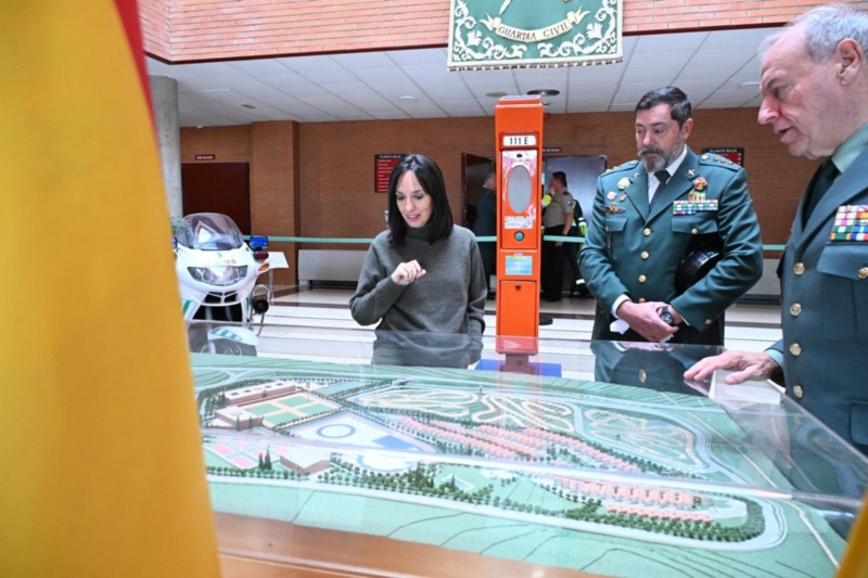 La directora general de la Guardia Civil, Mercedes González, visita la Escuela de Tráfico de Mérida