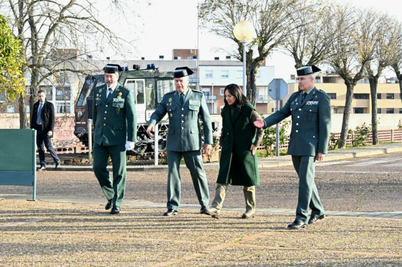La directora general de la Guardia Civil, Mercedes González, visita la Escuela de Tráfico de Mérida
