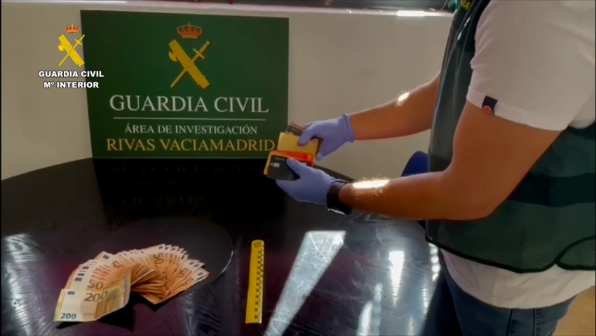 Desmantelado un grupo criminal que hurtaba tarjetas bancarias por el método del ‘cambiazo’