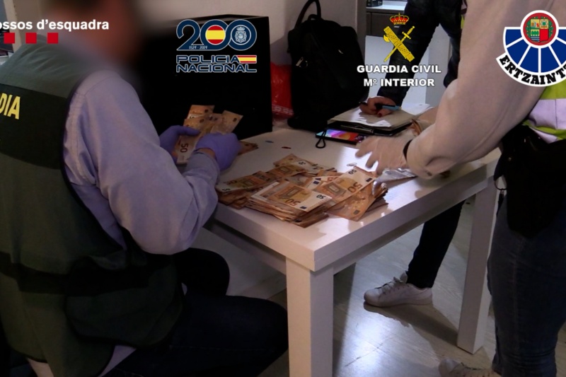 Desarticulada una organización criminal especializada en estafas tecnológicas que ascienden a un millón de euros con más de 1.200 víctimas en todo el territorio nacional