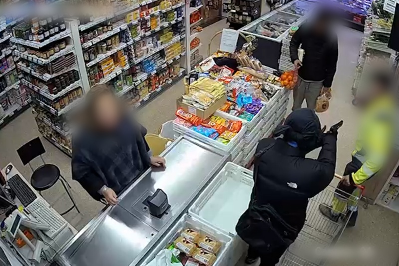 Detenidas dos personas por atracar una tienda de alimentación a punta de pistola en Huesca