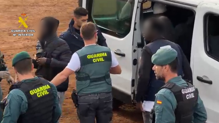 Detenidos los patrones de un cayuco que presuntamente asesinaron a cuatro personas dos días antes de alcanzar las costas canarias