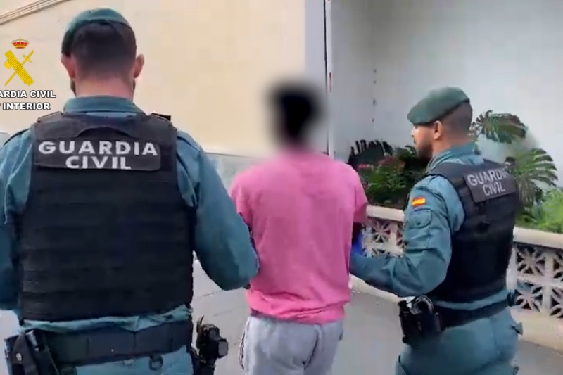 Detenidos los patrones de un cayuco que presuntamente asesinaron a cuatro personas dos días antes de alcanzar las costas canarias