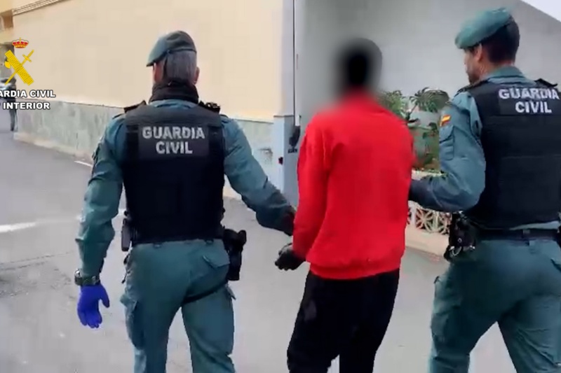 Detenidos los patrones de un cayuco que presuntamente asesinaron a cuatro personas dos días antes de alcanzar las costas canarias