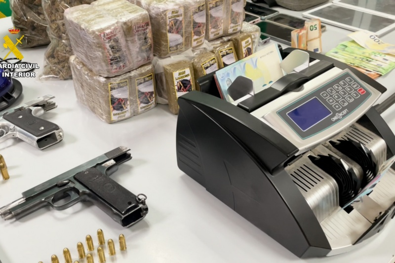 Dos detenidos armados por una veintena de robos en viviendas en Badajoz, Cáceres, Madrid y Toledo