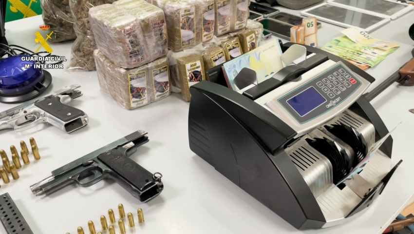 Dos detenidos armados por una veintena de robos en viviendas en Badajoz, Cáceres, Madrid y Toledo