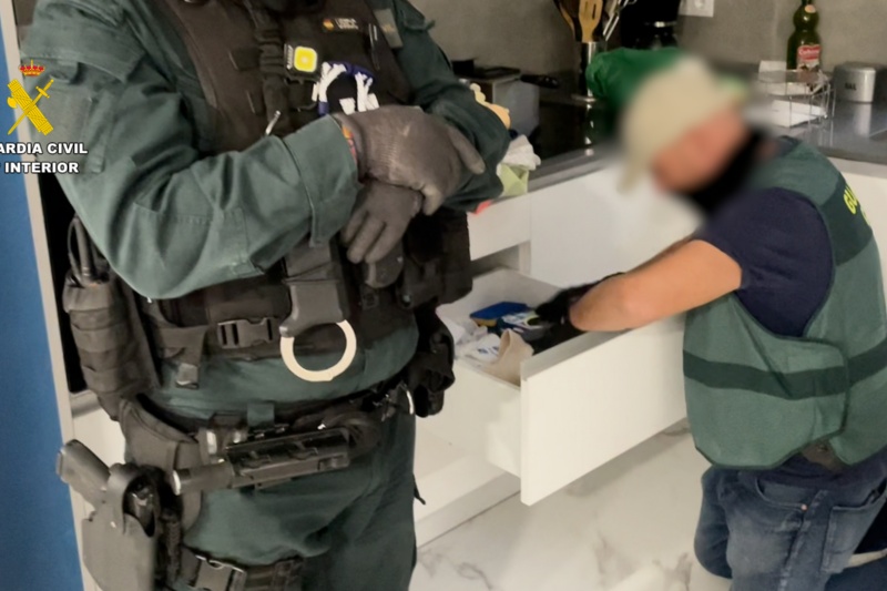 Dos detenidos armados por una veintena de robos en viviendas en Badajoz, Cáceres, Madrid y Toledo