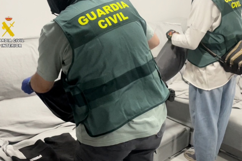 Dos detenidos armados por una veintena de robos en viviendas en Badajoz, Cáceres, Madrid y Toledo