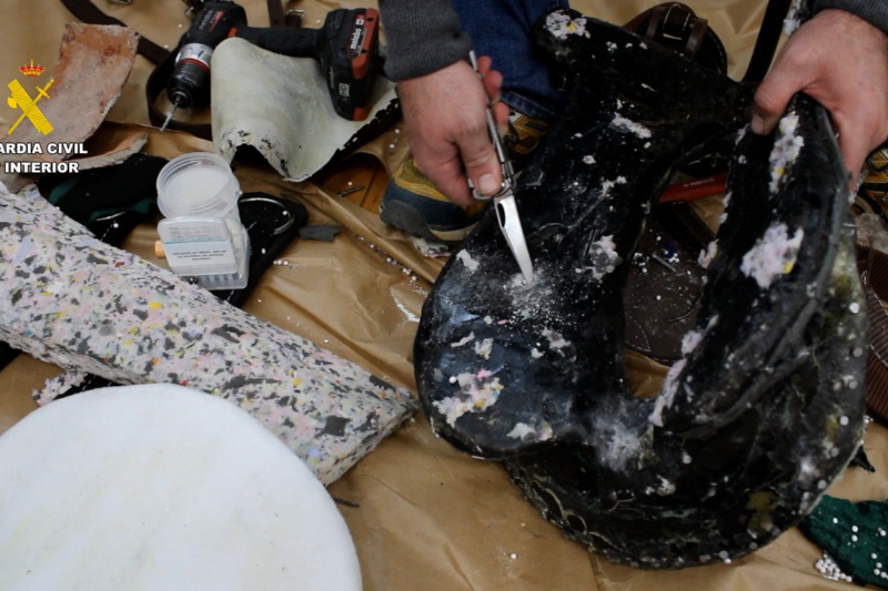 Interceptados 26 kg de cocaína camuflados en sillas de montar