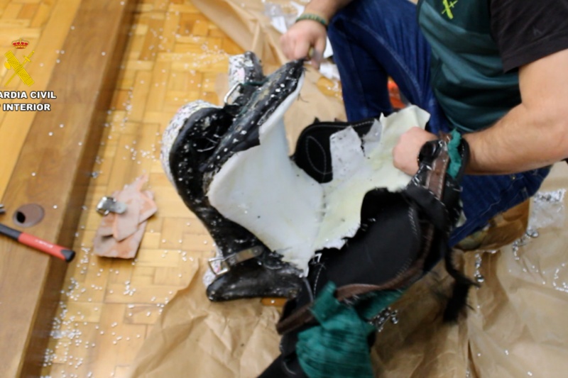 Interceptados 26 kg de cocaína camuflados en sillas de montar