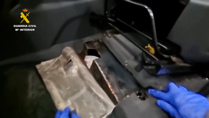 Detenida una red que traficaba cocaína en dobles fondos de turismos entre Madrid y Cantabria