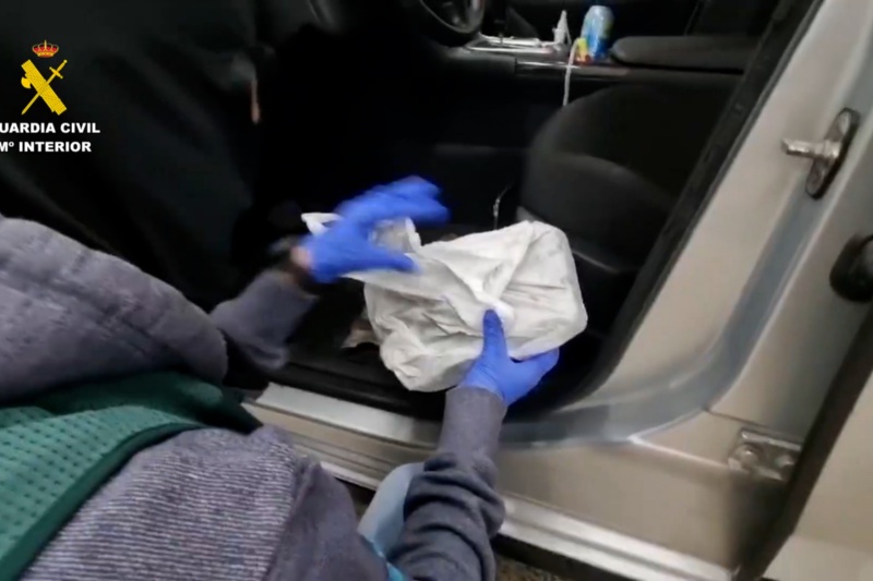 Detenida una red que traficaba cocaína en dobles fondos de turismos entre Madrid y Cantabria