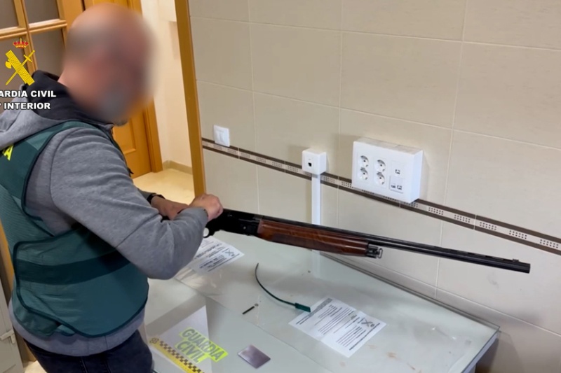 Detenido por disparar con una escopeta desde el balcón de su vivienda en Alicante