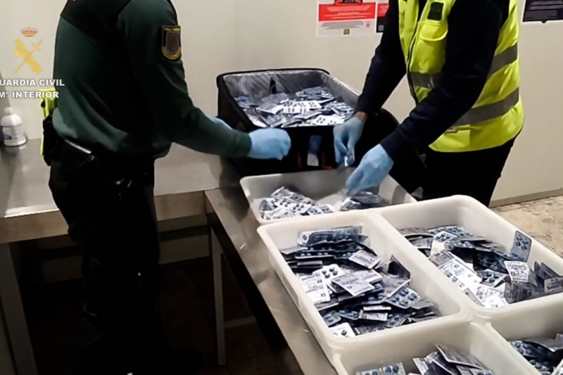 Detenida una mujer por transportar ilegalmente cerca de 20.000 pastillas potenciadoras sexuales