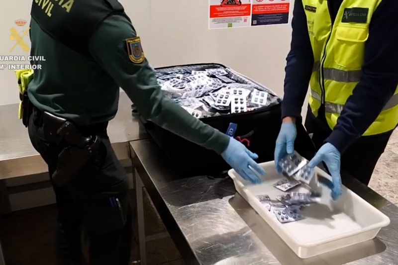Detenida una mujer por transportar ilegalmente cerca de 20.000 pastillas potenciadoras sexuales