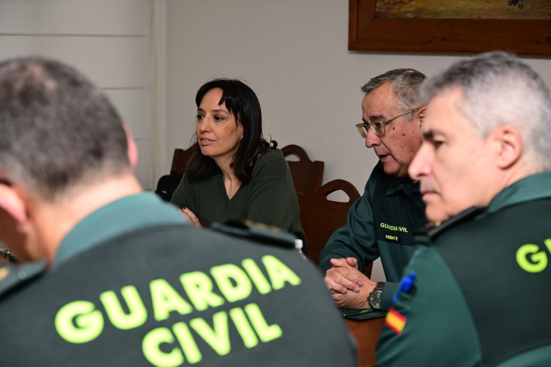 Mercedes González analiza, con los responsables de la Guardia Civil de Andalucía, la actividad que se lleva a cabo en la lucha contra el narcotráfico