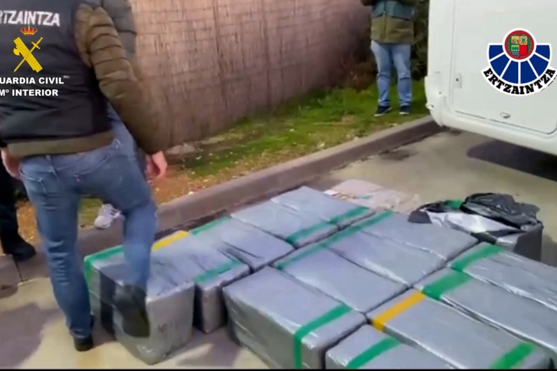 Detenida una red con capacidad para transportar hasta seis toneladas de cocaína al año por toda Europa en dobles fondos
