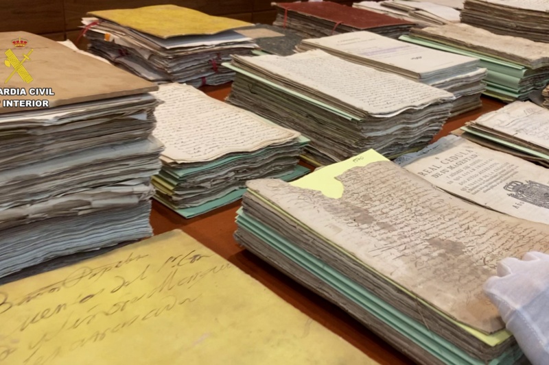 La Guardia Civil recupera un conjunto documental histórico de los siglos XVI al XX, perteneciente a la localidad de Leganiel (Cuenca)