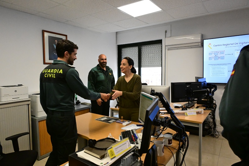 Mercedes González mantiene una reunión de trabajo con los responsables de la Guardia Civil en Algeciras